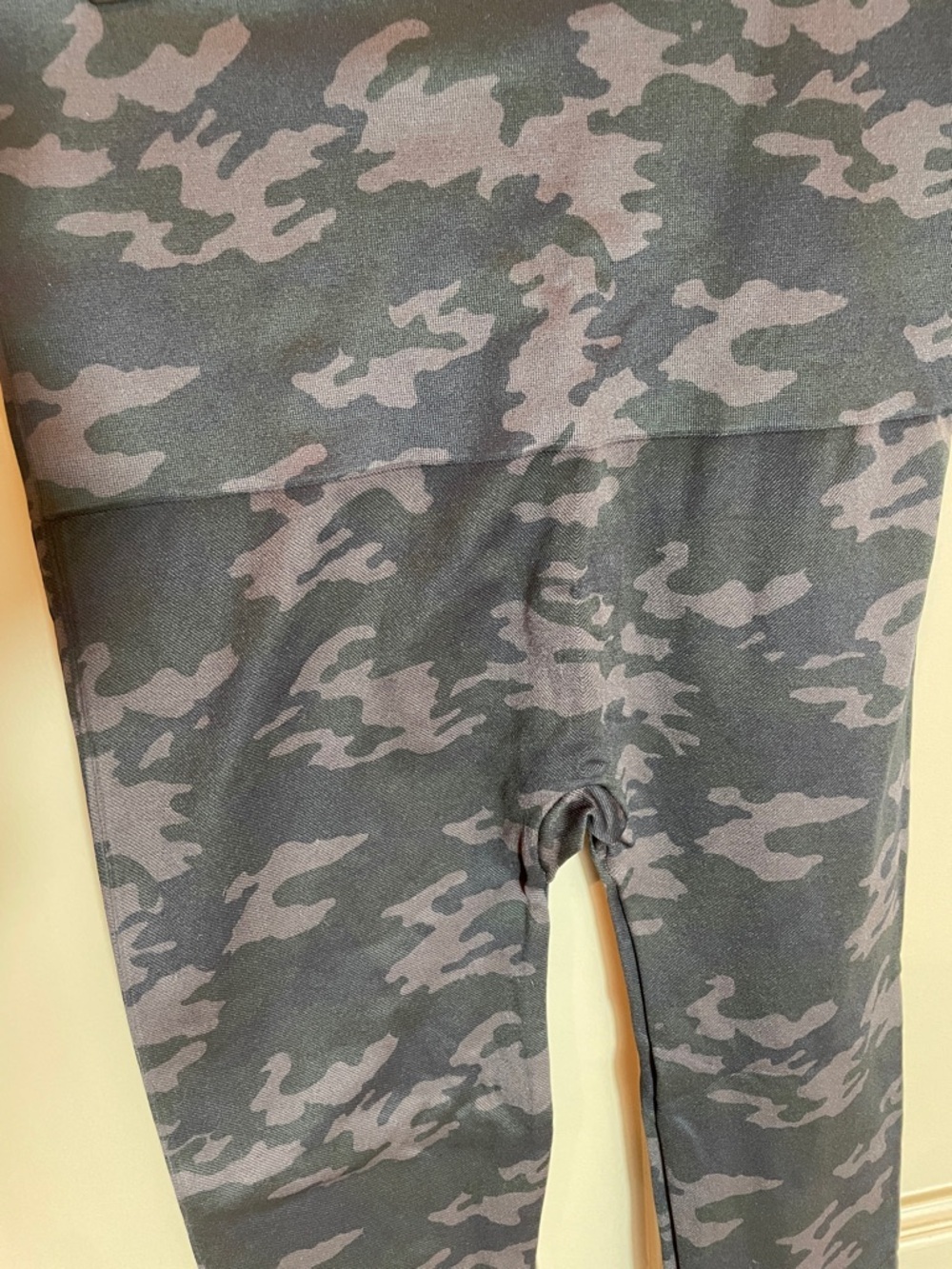 SPANX Women’s 3XL Camo Leggings Great Compression in Black & Gray Tummy Control - Picture 2 of 3